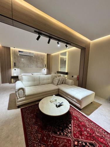 Al Hofuf Apartment | استديو انيق بجلسة ومدخل ذكي