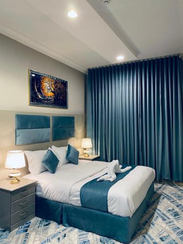 Khamis Mushait Hotel | جناح ديلوكس غرفة وصالة في موقع مميز - مرخصة ضيافة خاصة -