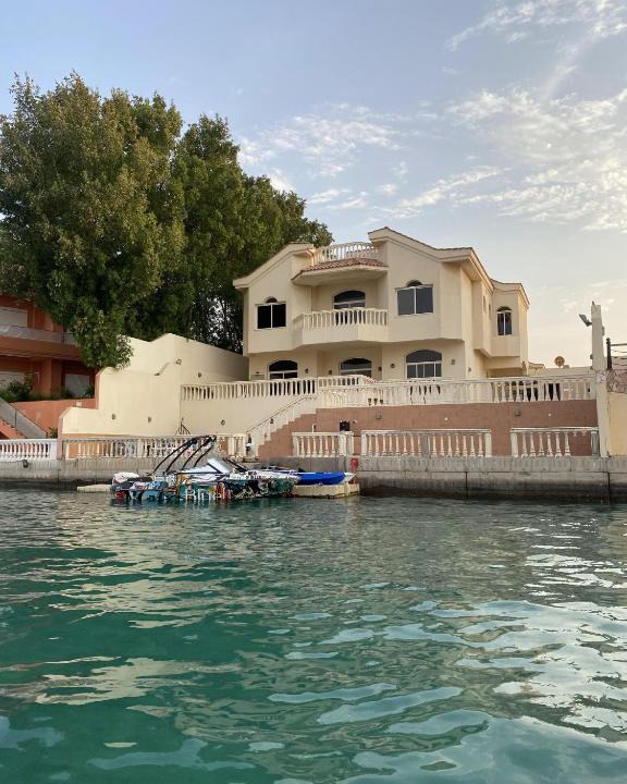 Al Kura House | شاليه بإطلالة بحرية مميزة