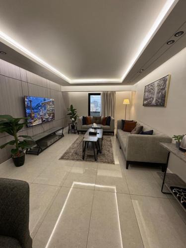 Al Aqiq Apartment | شقة أنيقة غرفتين نوم وصالة مودرن 013l