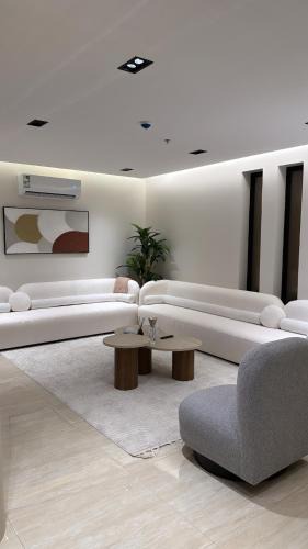 Al Khobar Apartment | شقة فاخرة بثلاث غرف نوم وصالة