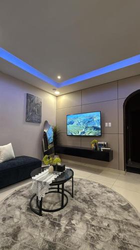 Al Ulaya Apartment | غرفة نوم وصالة في قلب الخبر