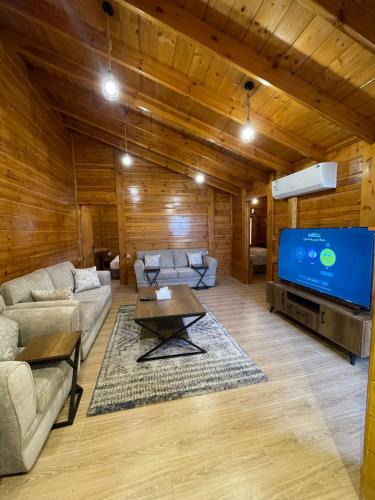 Al Riyadh Ski Chalet | كوخ النزل الأوروبي