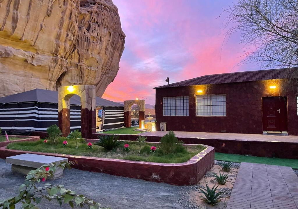 Western Province Ski Chalet | منتجع الفريد