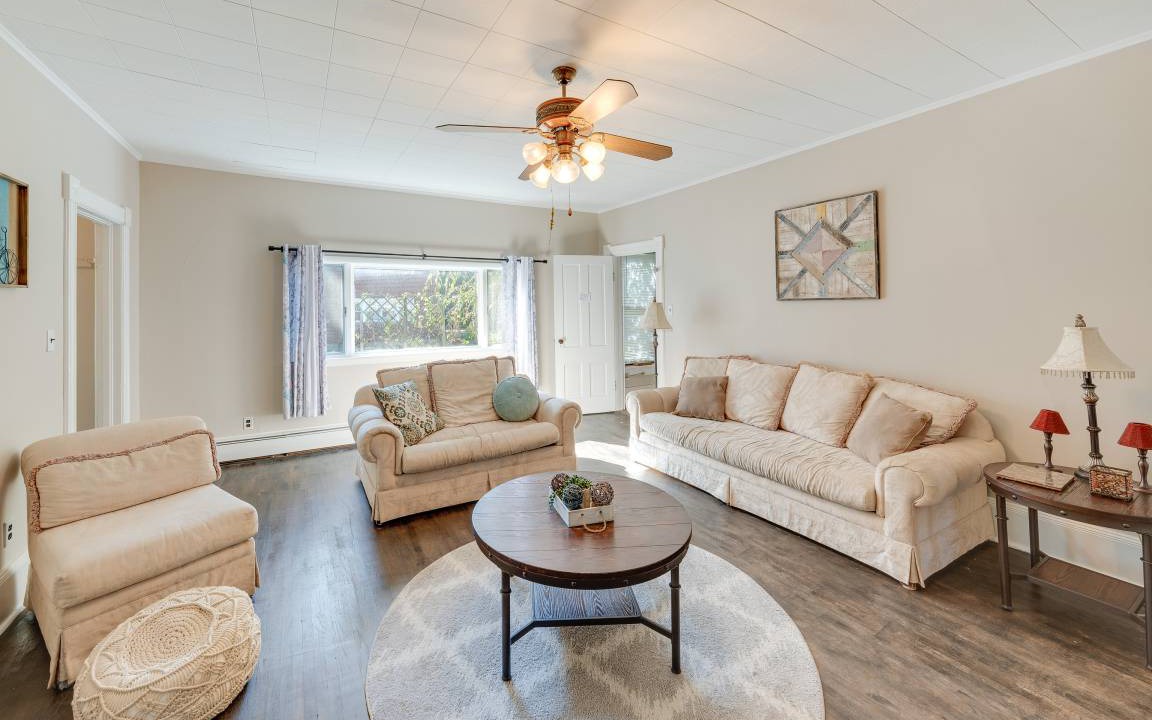 Mount Carroll House | 148 m² House ∙ 5 bedrooms ∙ 8 guests