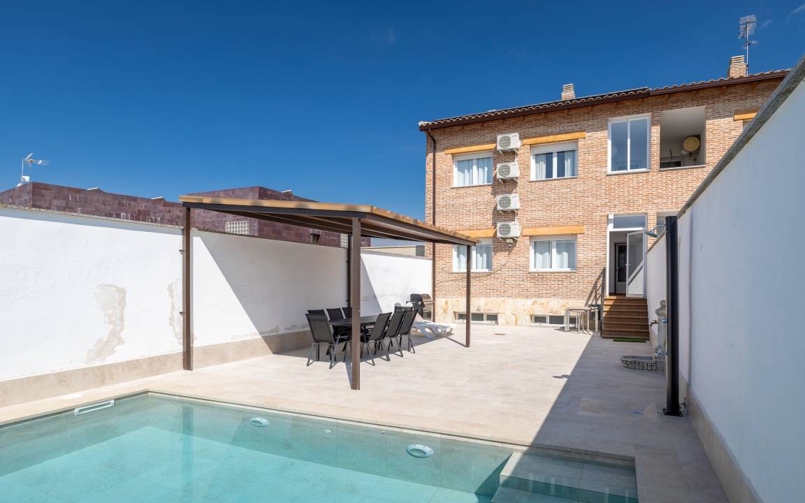 Galvez House | 160 m² House ∙ 3 bedrooms ∙ 9 guests