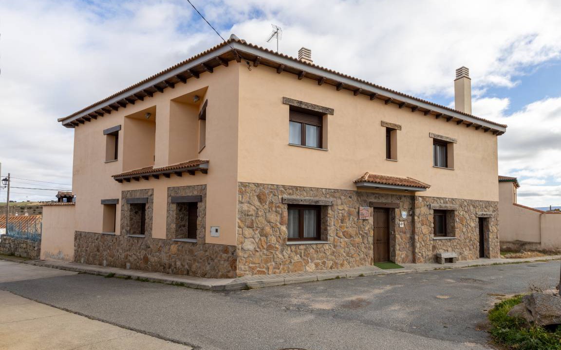 Mediana de Voltoya House | 180 m² House ∙ 7 bedrooms ∙ 16 guests