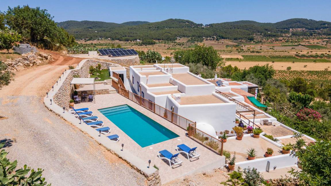 Sant Antoni de Portmany Cottage | 220 m² Cabin ∙ 4 bedrooms ∙ 8 guests