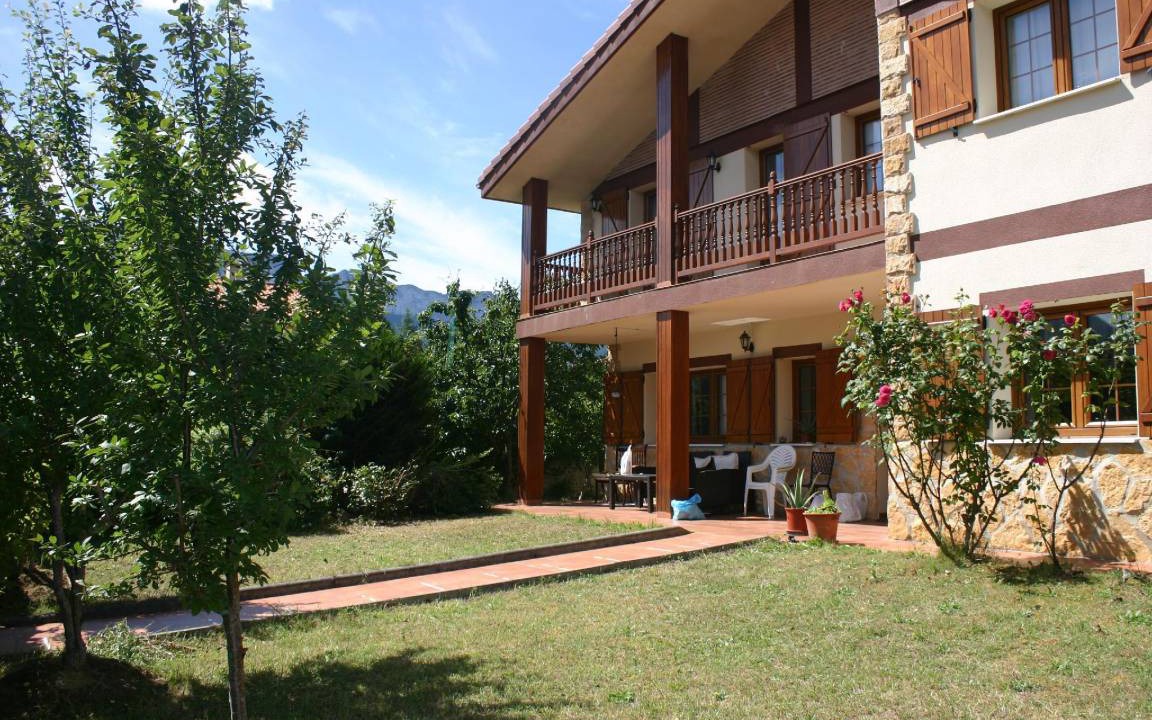 Villasana de Mena House | 220 m² House ∙ 4 bedrooms ∙ 8 guests