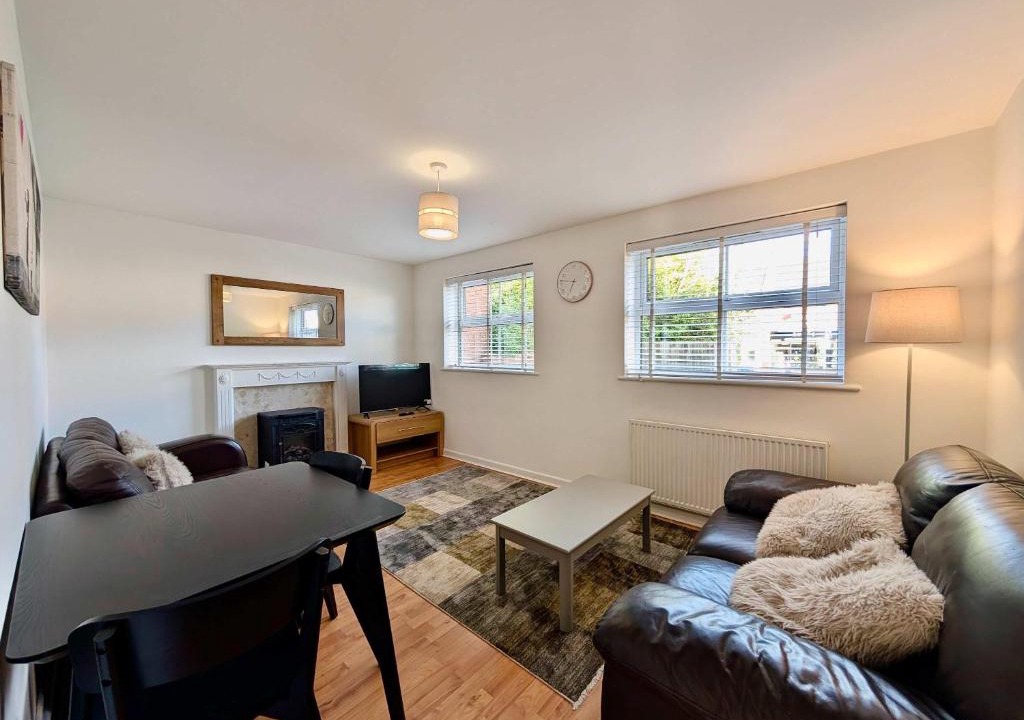 Tilehurst Apartment | 2bed spacious flat with free parking