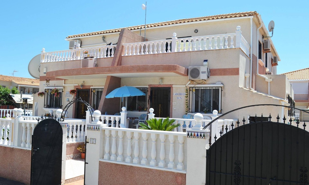 Orihuela Costa House | 3-Bedroom Holiday Home Wifi Communal Pool Walking Distance To Beach &Restaurants