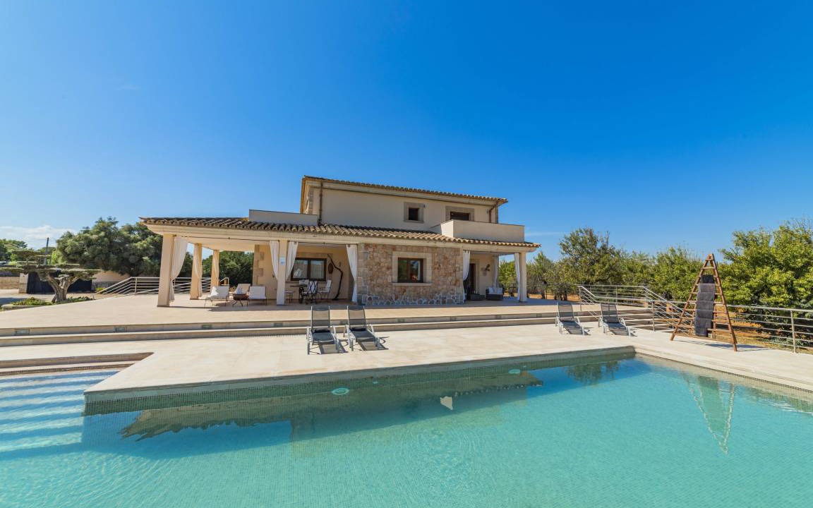 Alcudia Villa | 350 m² Villa ∙ 5 bedrooms ∙ 10 guests