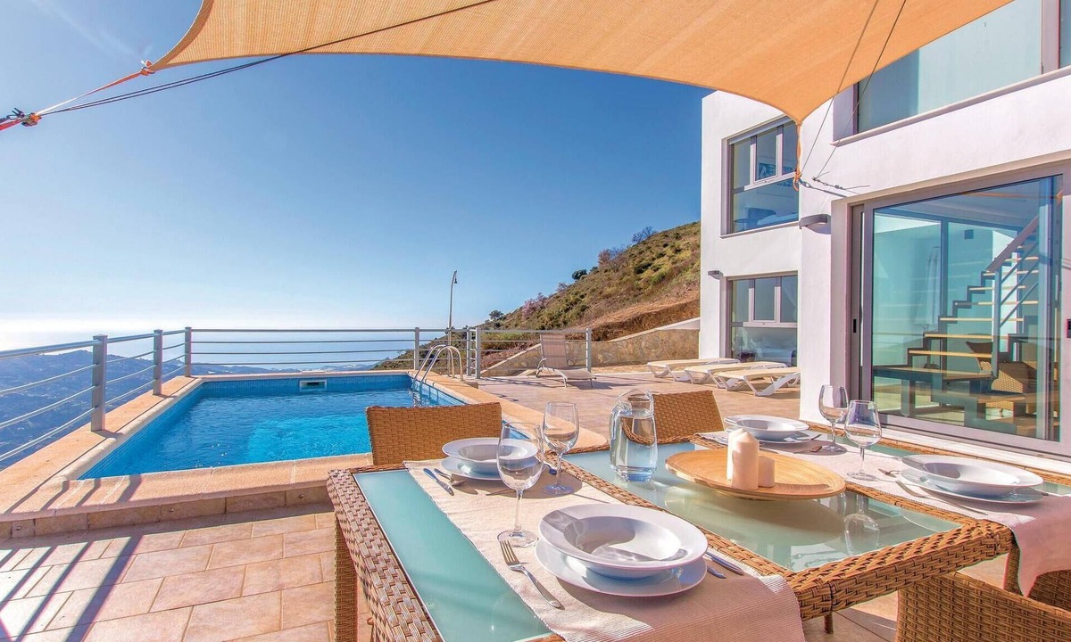 Competa House | 4 bedroom awesome home in Cómpeta