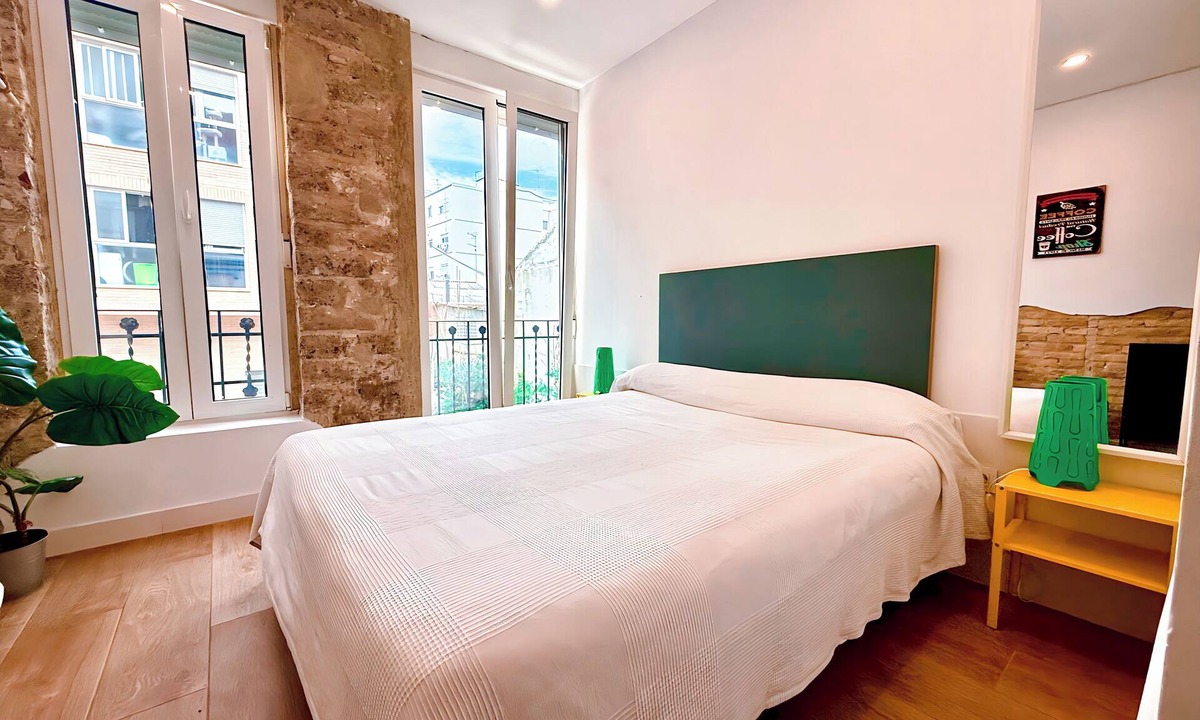 En Corts Apartment | 4 independent loft with shared swimming pool in the center of Valencia