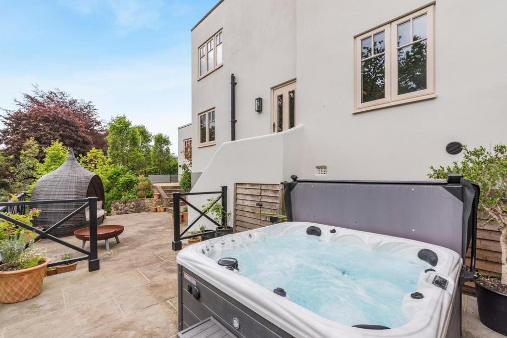 Devizes House | 5 Bed in Devizes oc-s34742