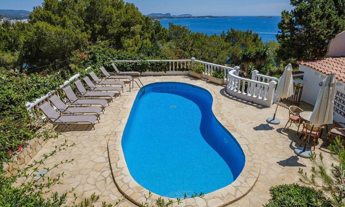 Siesta Villa | Air-Conditioned Villa with Sea View, Salty Pool, Terraces & Wi-Fi; Parking Available