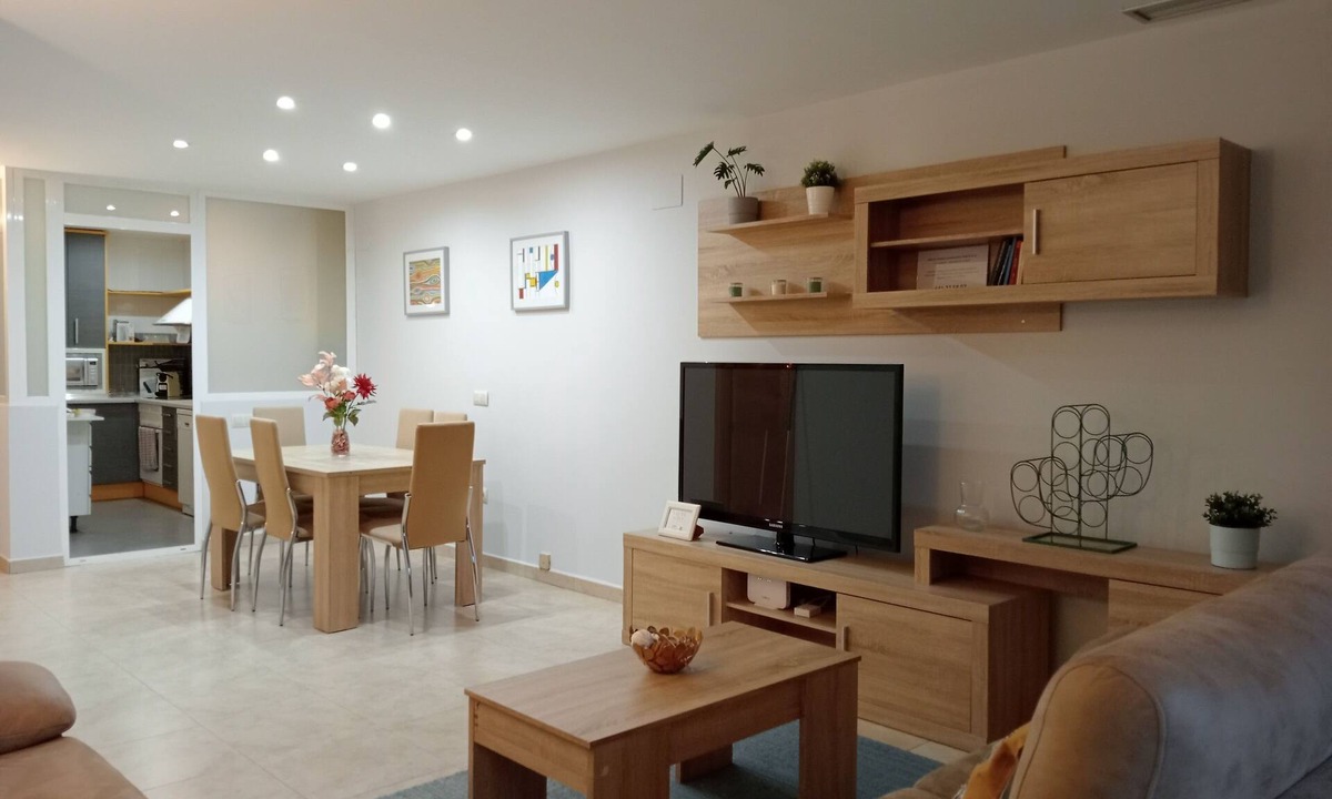 Talavera de la Reina Condo | Amplio Alojamiento, Céntrico y Tranquilo, Aire Ac., Wifi, Ascensor, 4 PAX