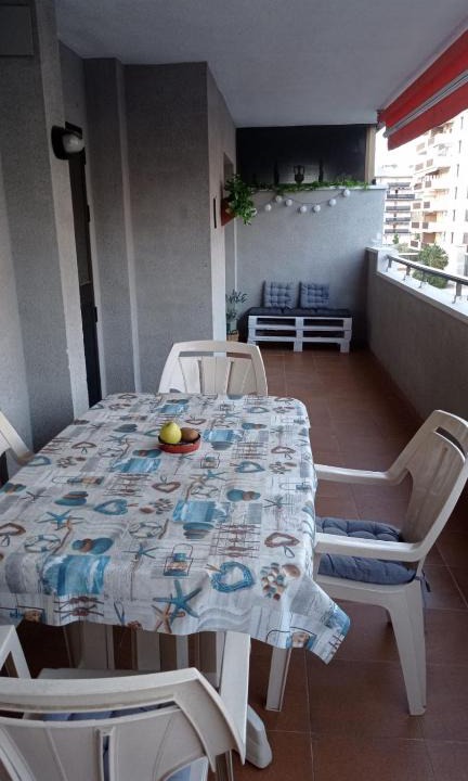 La Pineda Apartment | Apartamento con amplia terraza, ideal familias