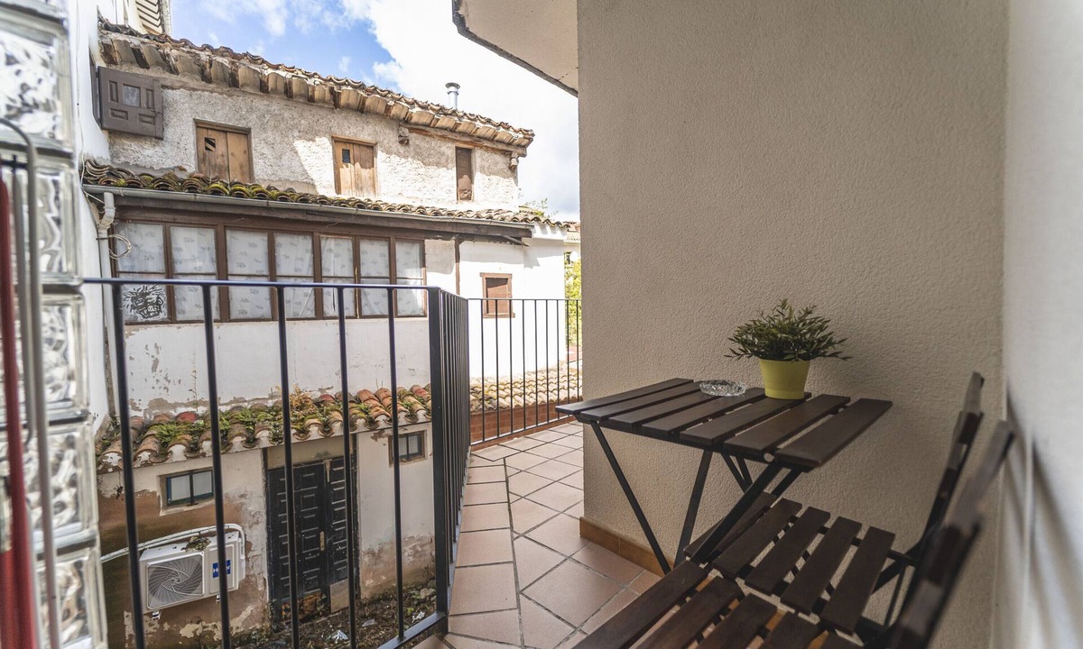 Ezcaray Apartment | Apartment 'Altuzarra Bis' with Mountain View, Balcony and Wi-Fi