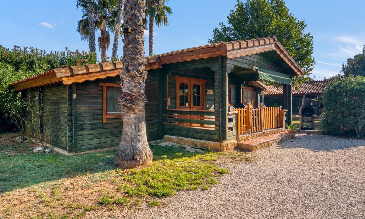 Benicolet Apartment | Apartment 'Entre Viejos Olivos 7' with Mountain View, Shared Pool and Air Conditioning
