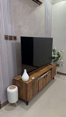 Mizail Apartment | Apartment room and hall private entrance in Al-Malqa neighborhood