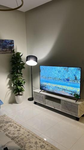 Tabuk Apartment | Apartment Room Lounge & Bathroom