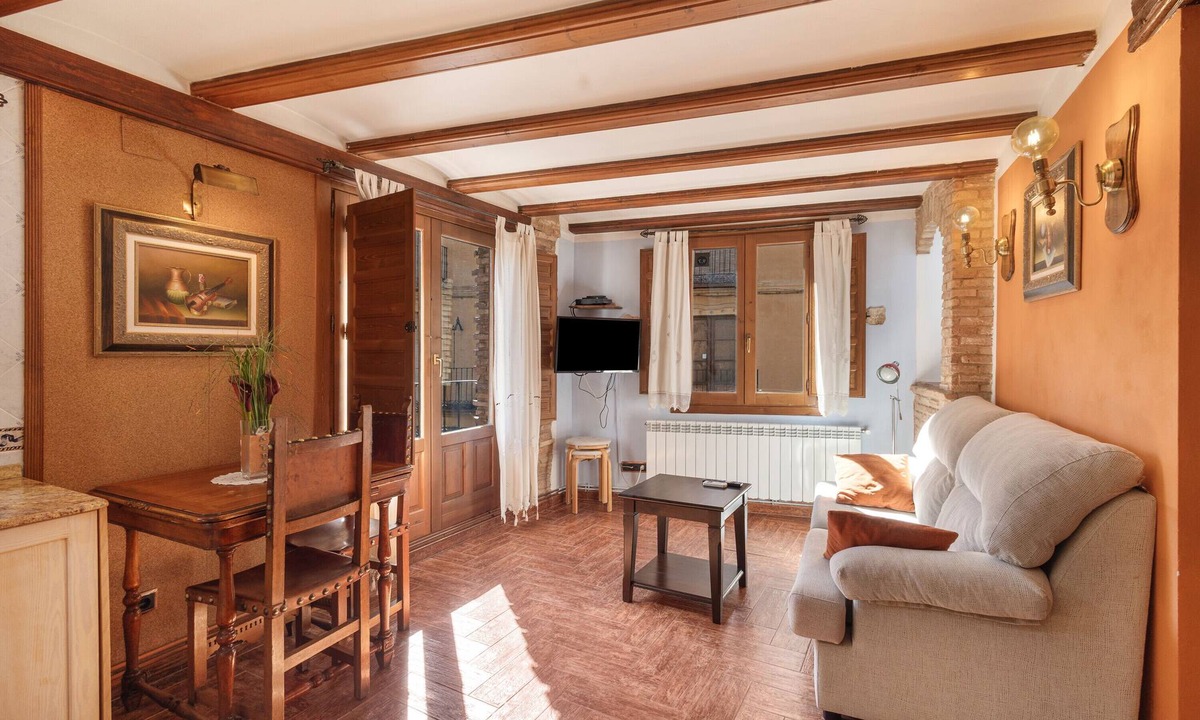 Daroca Apartment | Apartment 'Zayda' with Balcony, Wi-Fi and Air Conditioning