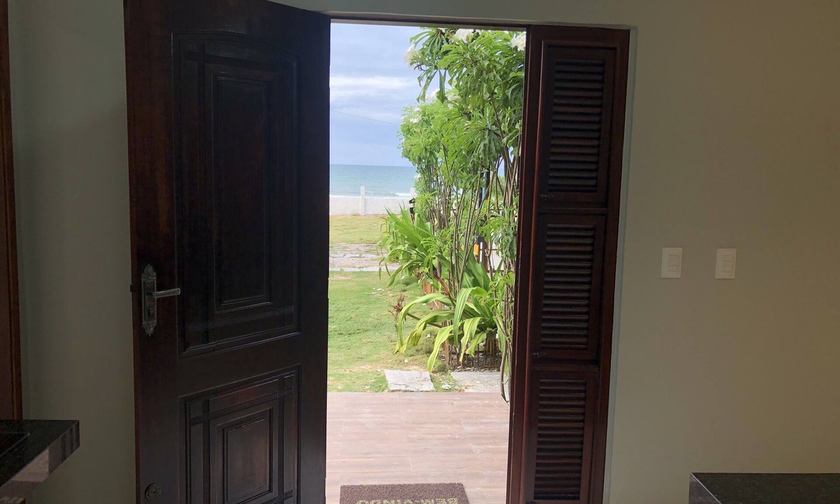 Trairi Ski Chalet | Beachfront studio apartment with a beautiful ocean view.