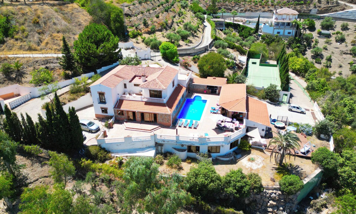 Torrox Villa | Beautiful Country Villa with stunning views, private pool & tennis court