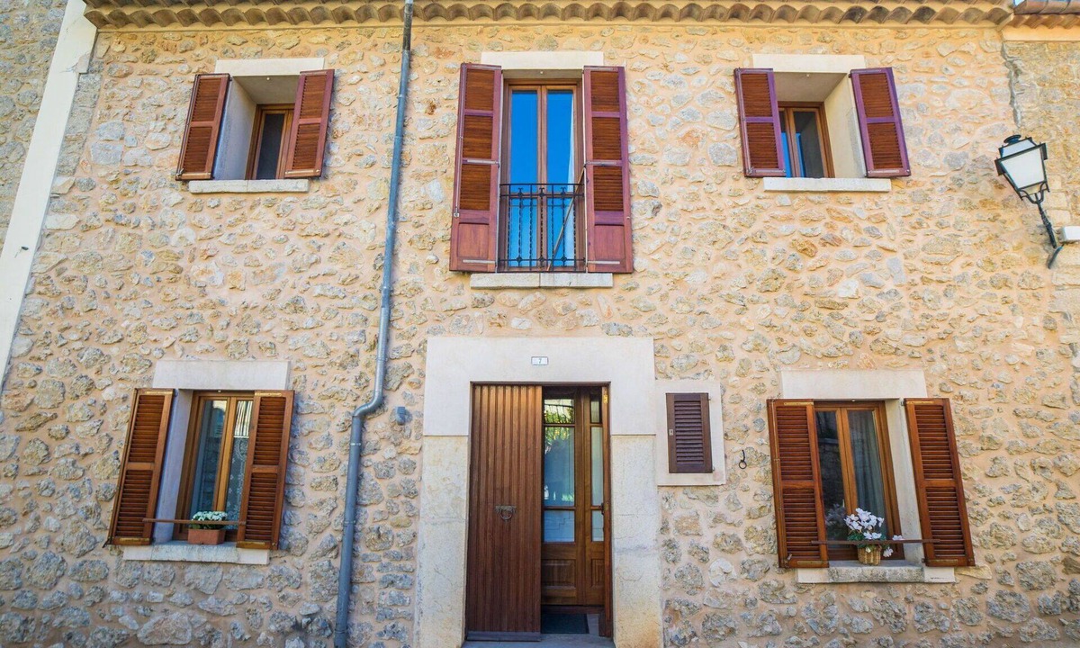 Mancor de la Vall House | Beautiful private villa for 8 people with hot tub, WIFI, A/C, TV and patio