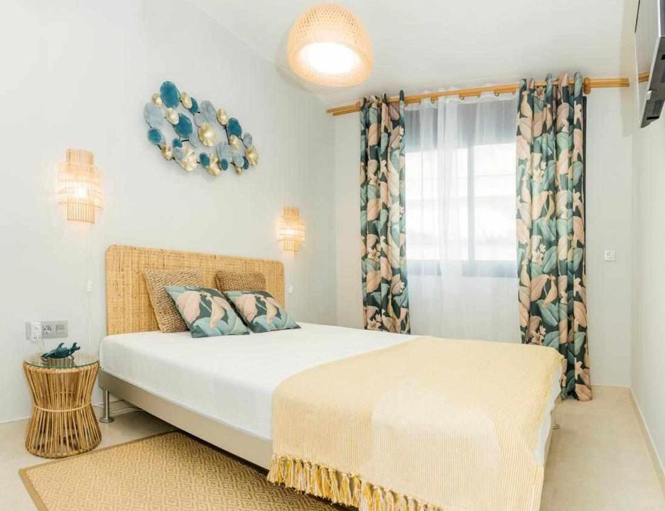 Los Arenales del Sol Apartment | Beige and Classic Sea View Apartment