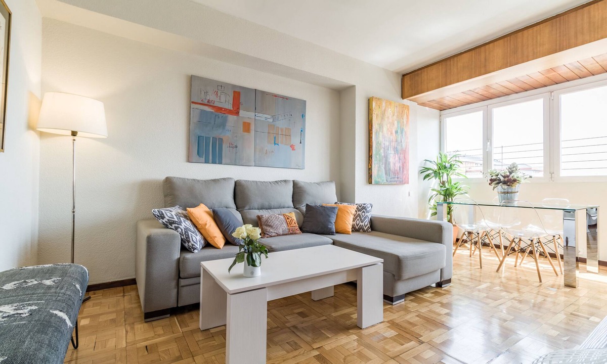 Lista Condo | Bright & Modern 2BR Apartment in Heart of Upscale Barrio Salamanca. Great Views