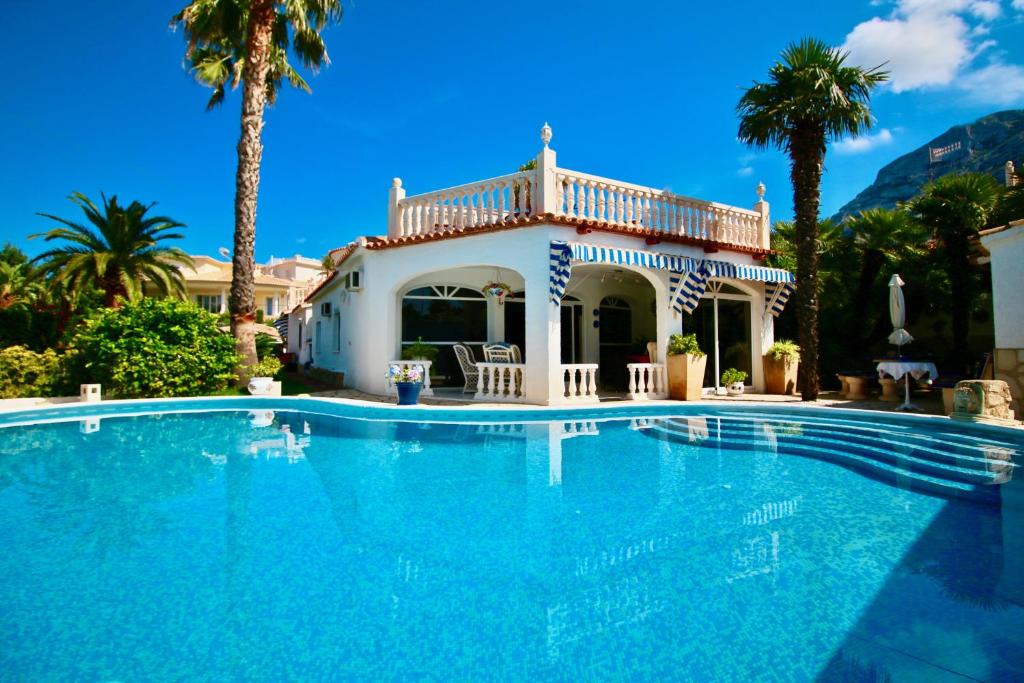 Denia Villa | Campuso BH