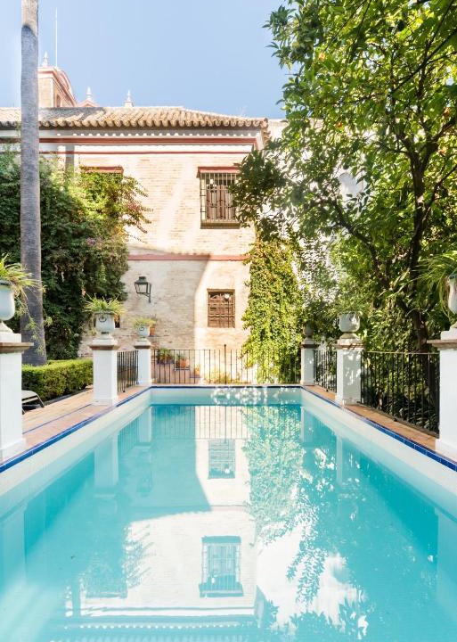 Santa Cruz House | Casa Elvira, house with swimming pool and gardens close to the Cathedral and Alcazar Palace