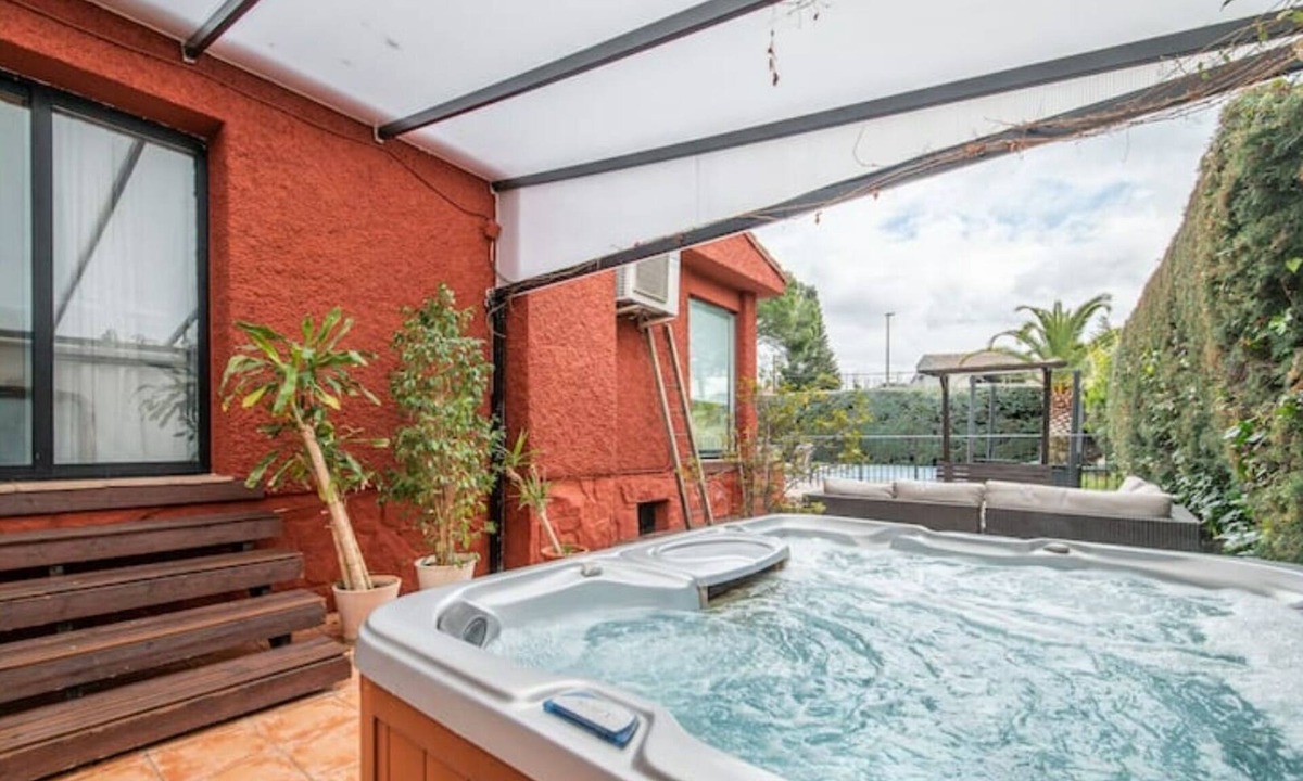 Las Rozas de Madrid House | Casa Familiar con Piscina, Jacuzzi y Bbq! Ideal Grupos!