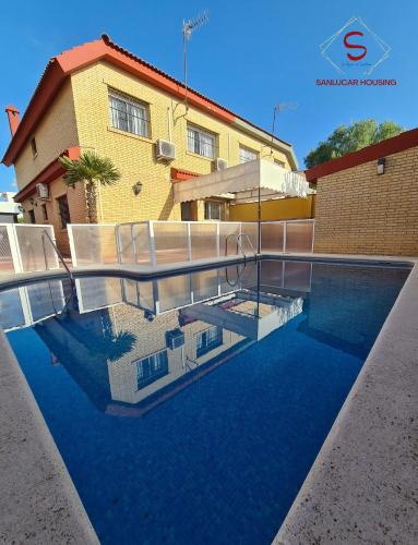 Sanlucar de Barrameda House | Casa Hermosilla con piscina by Sanlúcar Housing