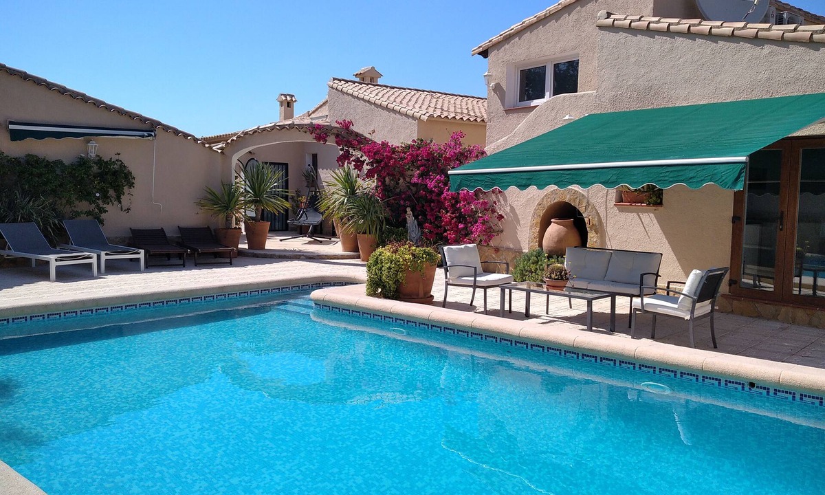 Benidoleig Villa | CASITA LEON - Peaceful villa retreat with private pool & panoramic views.