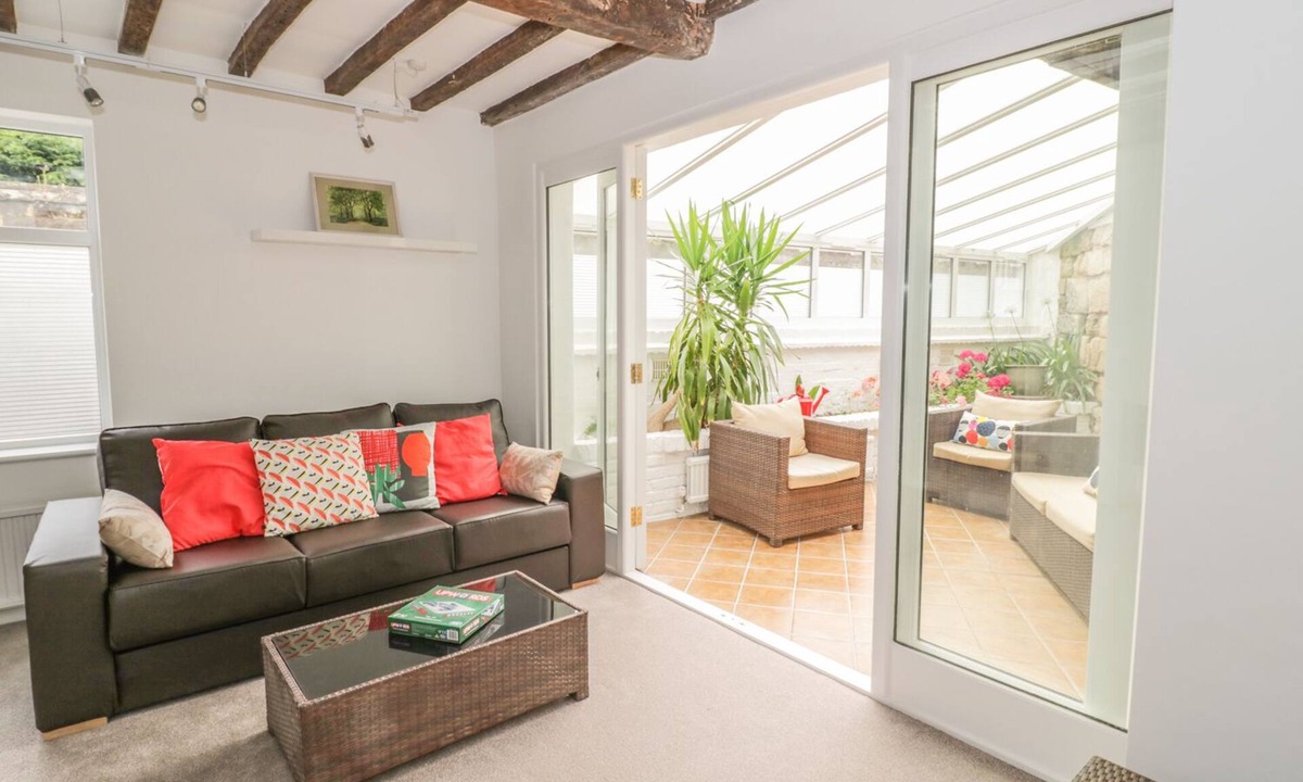 Warwick Apartment | Castle View