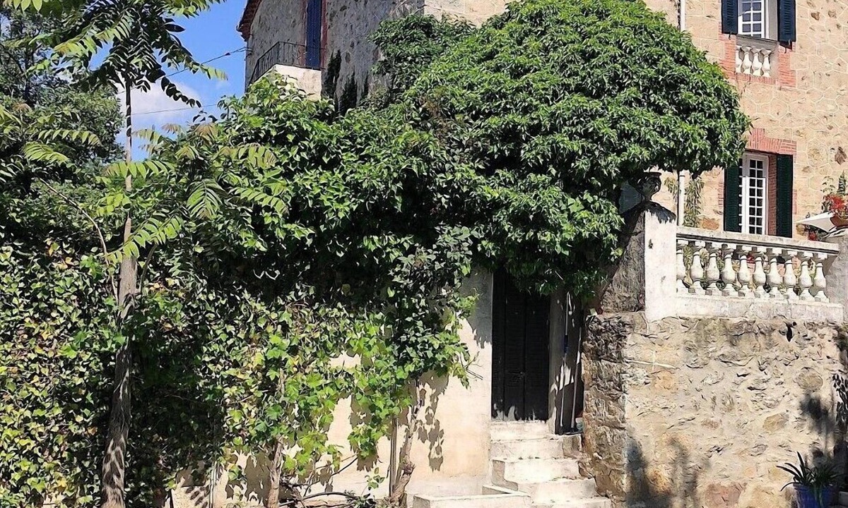 Miraflores de la Sierra House | Centenary Villa on the edge of mountain village near Madrid