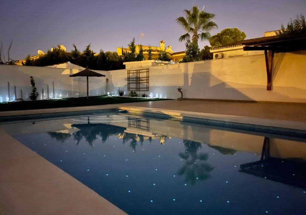 La Siesta House | CHALET CON PISCINA PRIVADA