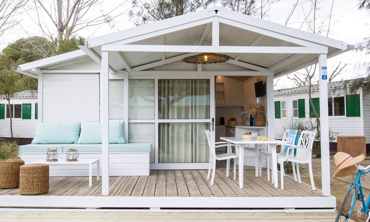 Tamarit House | Chalet in Spain with Covered Veranda