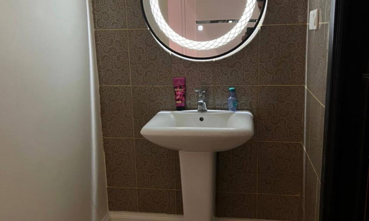 Riyadh Apartment | Chic 1-bedroom apartment in vibrant Riyadh with WiFi, AC
