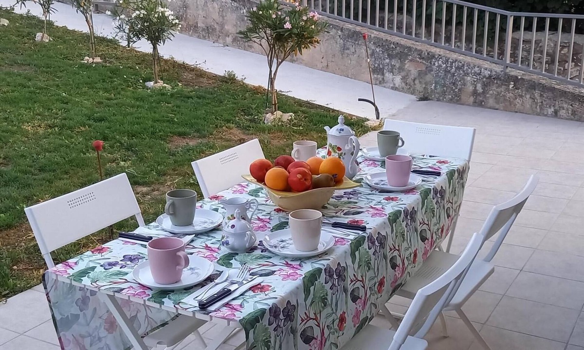 Galdeano House | Country Home 'El Rincón De Lokiz' with Mountain View, Private Terrace and Wi-Fi