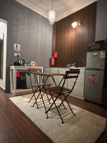 Mizail Apartment | CRAFT LOFT- Walnut 335