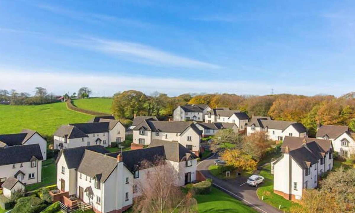 Black Torrington Villa | Devon | Relaxing Country Retreat | Pool + Sauna