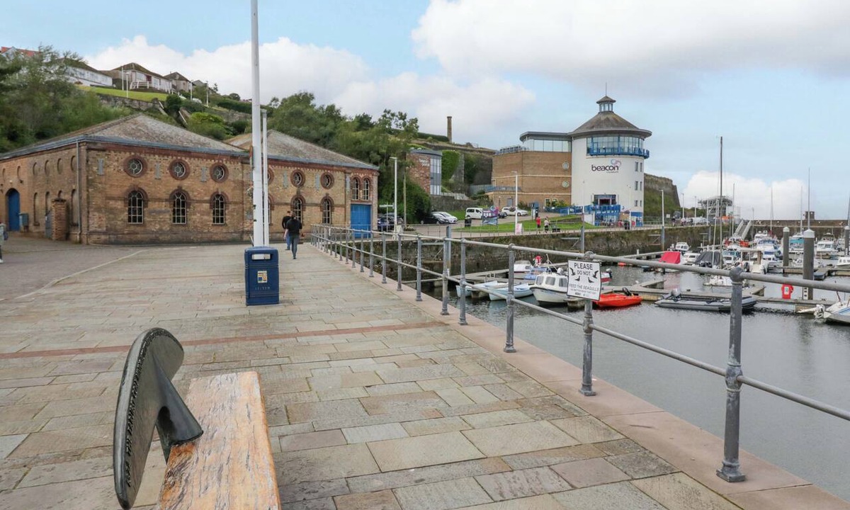 Whitehaven Cottage | Duncan Square