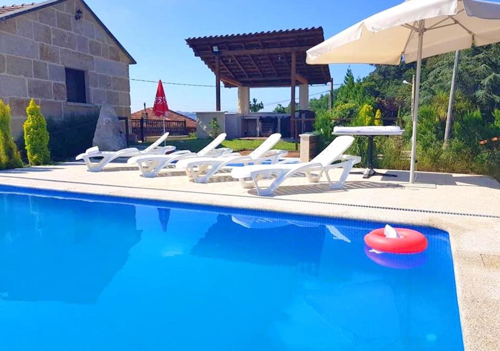 A Lama House | Elegant House in Pontevedra + Private Pool