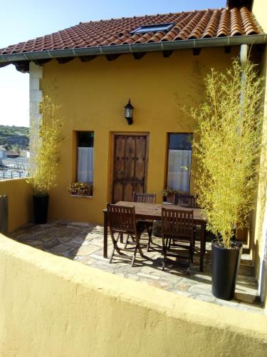 Santillana del Mar House | En busca del viento del norte