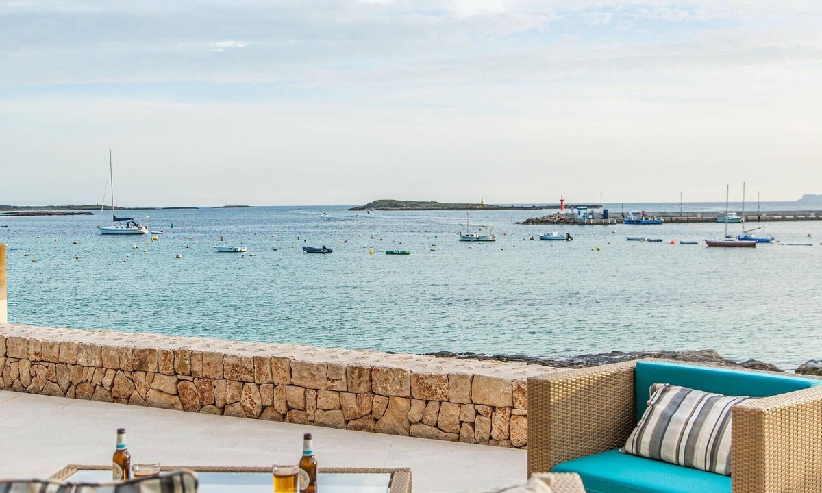 Colonia Sant Jordi Villa | Es Turó, luxury beachfront apartment in Colonia San Jordi