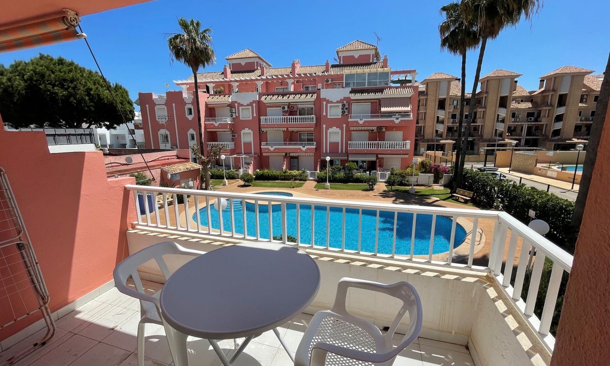 Denia Apartment | Estudio ideal para parejas con vistas a la piscina en Jazmines
